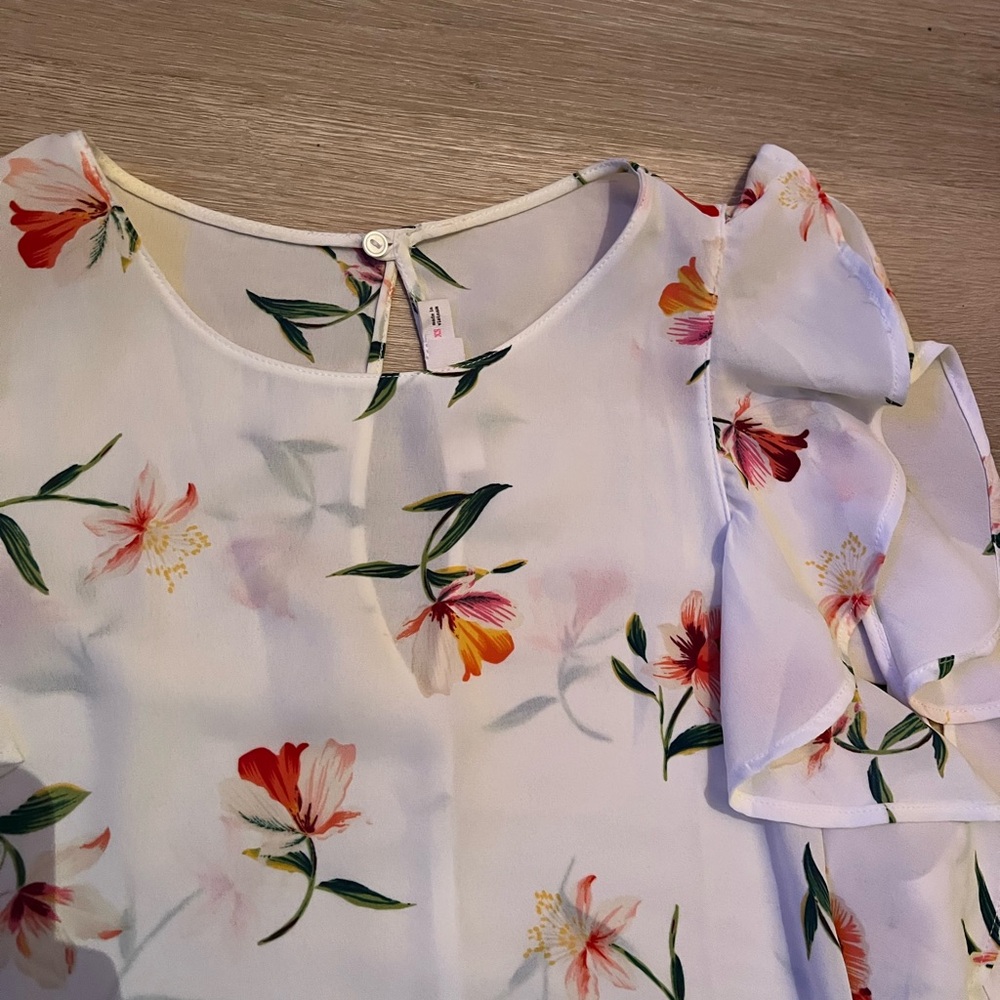 Floral Ruffle Sleeve Blouse - Picture 2 of 3